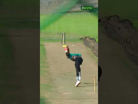 ব্লকহয়েলে বল করার চেষ্টা করলেন নাহিদ রানা