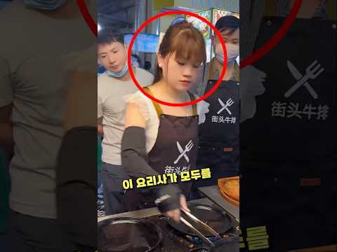 이 요리사는 놀라운 재능을 가지고 있습니다