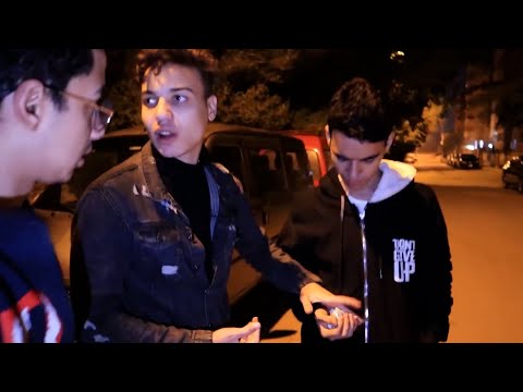 المخلوق الغريب بيحاول يأذي صاحبي ! 😱