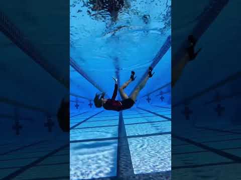 Love is gooone…😭☠️💔💔🥀 #subscribe #underwater #lovestatus #mermaid #pool #heels