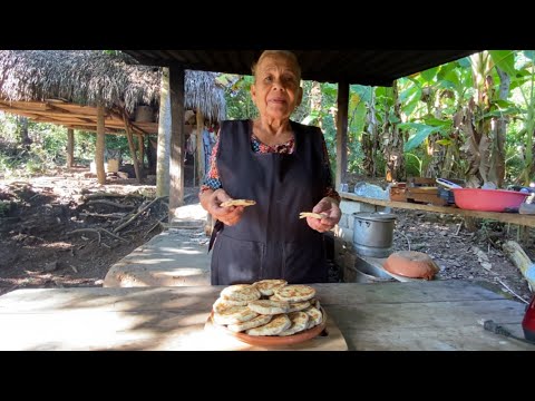 Gorditas de Harina con  Requesón y Natas