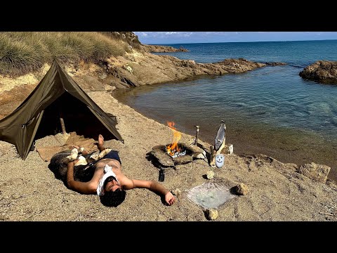 SURVIVAL CHALLENGE - NO FOOD, NO WATER ON AN ISLAND. Catch and Cook - FISHING. Bushcraft Camping