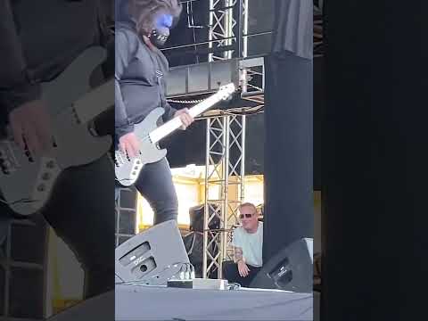 Corey Taylor rocks out to Vended