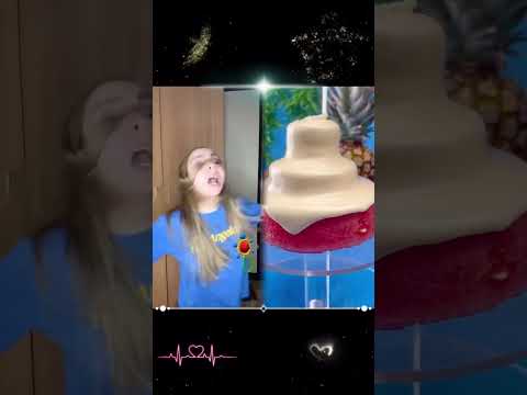 Cuando de pequeรฑa querรญa acompaรฑar a mi madre pero me dejaba en casa! Insta: car.delorenzo