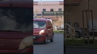 Úzká silnice pro autobusy