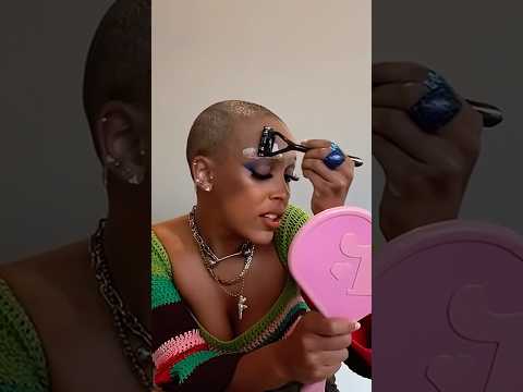 When Doja Cat SHAVED her EYEBROWS 😳😯