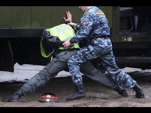 Бандиты в погонах.