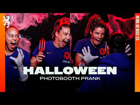 🎃🕸 HILARIOUS HALLOWEEN PRANK 🤣: Sherida Spitse scares teammates in Photobooth! 📸😱