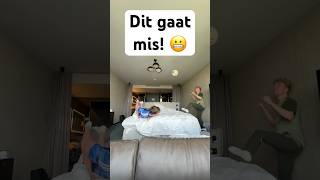 VOETBALLEN op de HOTELKAMER (is LASTIG!) 😮‍💨⚽️ #baileyfreestyle #voetbal #shorts #hotel #nederland