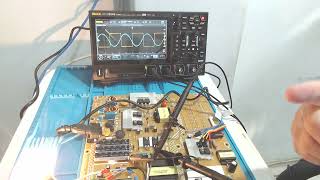 856 - Defasagem entre o PWM e a tensão senoidal numa fonte "half bridge"