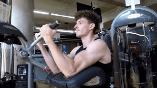 Scott-Curl an der Maschine