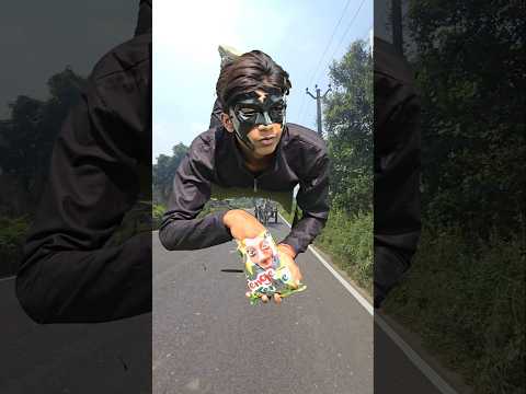 क्रिश ने खाया टंगे-टंगे करेकुरा। #krrish #helping #viralshort