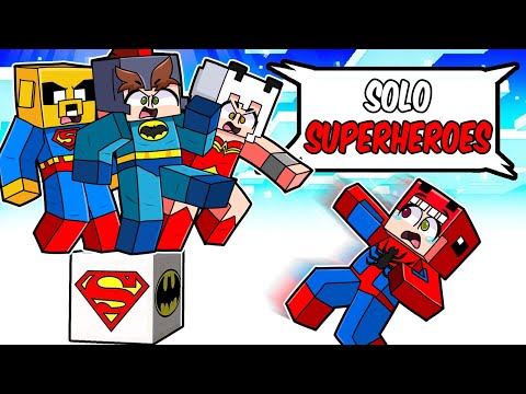 LOS COMPAS en Un Bloque SOLO DE SUPERHEROES 😂😱 SOY EL HOMBRE ARAÑA en MINECRAFT Raptorgamer