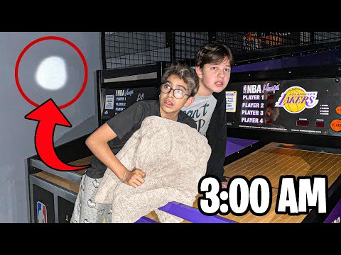 ME QUEDÉ A DORMIR EN UN ARCADE A LAS 3:00 AM *escuchamos ruidos*
