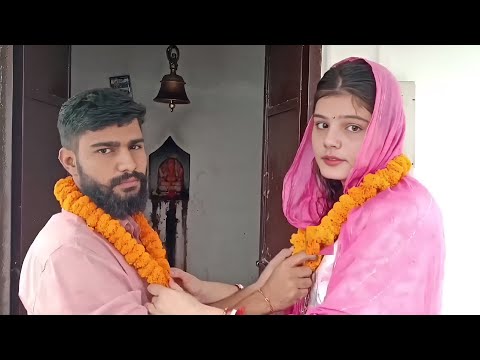चाची ने भतीजे संग मंदिर में रचाई शादी, देखता रह गया बेचारा पति - विडियो वायरल