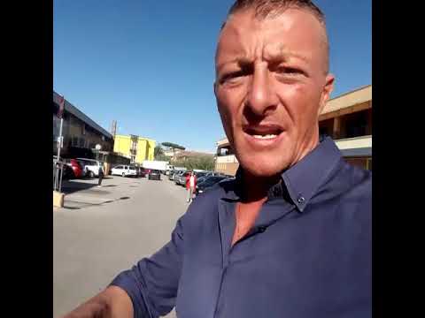Migranti mi aggrediscono e mi prendono a parolacce fuori dal supermercato ed io....