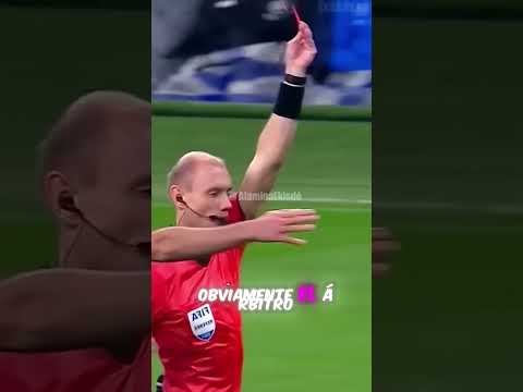 El VAR casi se confunde en esta jugada