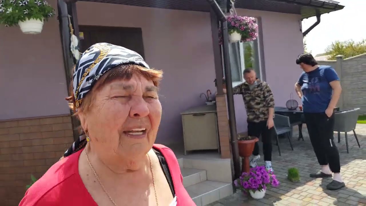Приехали домой тут всё цветёт и пахнет