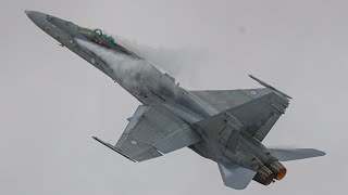 HOW MUCH G FORCE CAN THIS PILOTS BODY ENDURE? FINLAND’S F-18 HORNET - RIAT 2025 - 4K