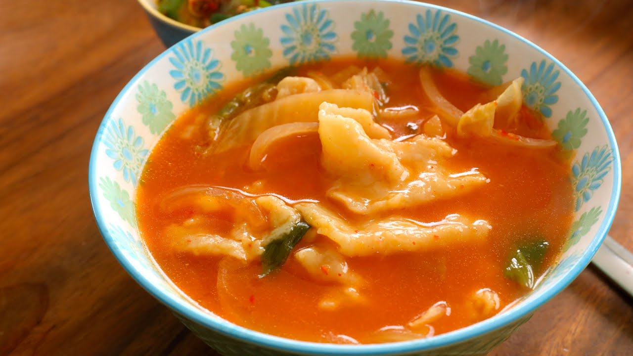 Kimchi sujebi (Kimchi hand-torn noodle soup: 1 pot meal: )