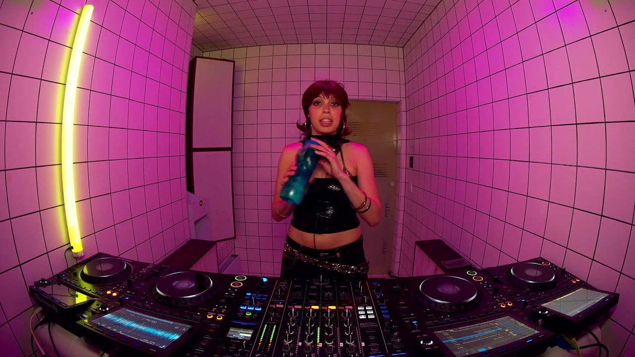 APOLONIA INVITES – JUNA | HÖR – April 4 / 2026