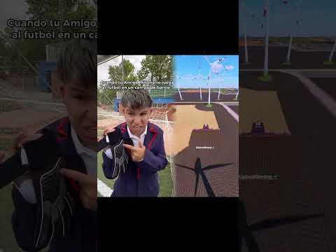 POV Tu Amigo Millonario Juega Al Fรบtbol En El Peor Campo ๐๐ Paul Ferrer #shorts