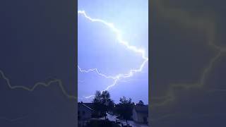 Krasser mehrfacher Wolkenblitz mit Einschlag - 29.06.2026