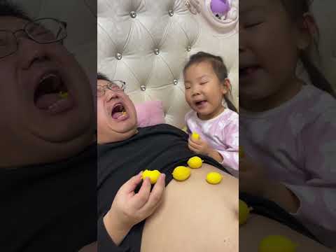 Eat sour peaches with your dad, dad, dad, dad, baby series, man, baby series, parent-child inter