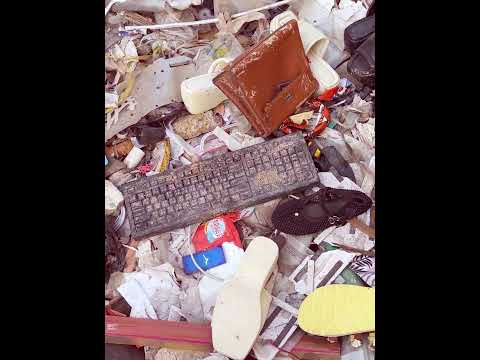 i found A lots iPhone 15_ iPad _Samsung Galaxy At Landfill !  #smartphone #youtubeshorts #shorts