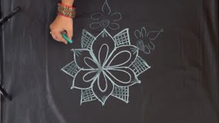 Easy rangoli design 5 to 3 dots #borderrangoli #art #muggulu #rangoli#kolam #trending #viral #shorts