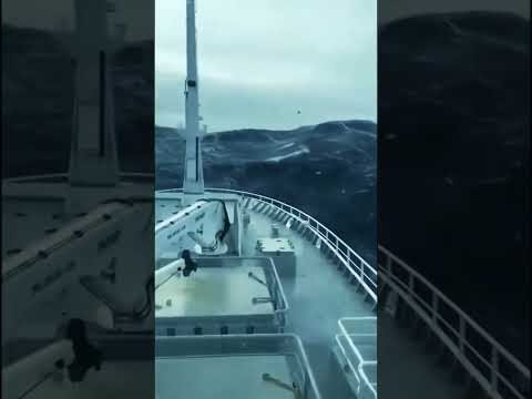 Navigating a blizzard across the North Pacific… snowstorm at sea ❄️&#127754;&#129517; #dangerousocean #dangerousjobs