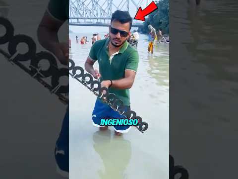 Este niño descubrió un truco con imanes para recolectar monedas en la playa |  #prime
