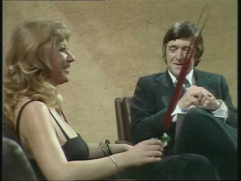 Watch Future Dame Helen Mirren Stand Up For Women In This Incredibly Sexist Interview From The '70s!