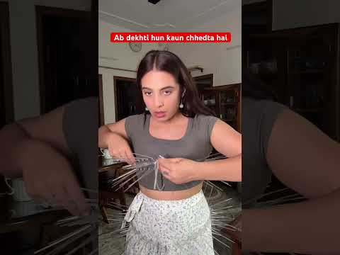 Holi dekhne bahar jaarahi hun