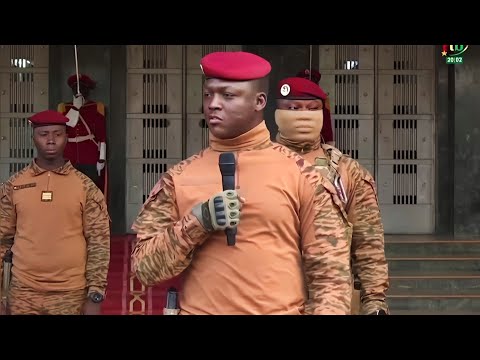 Le président Traoré s’adresse au peuple africain et répond à Macron