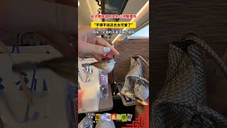 女子晒旅游时买的小河豚摆件，不得不说这也太可爱了