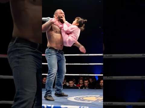The six-year-old kid went all out, and the strong man was beaten up in a sorry state #kungfu #fight