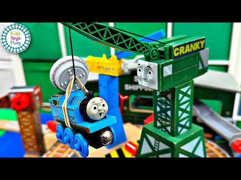 Thomas Wooden Railway Track Build Tidmouth Sheds, Brendam Docks and Sodor Steamworks