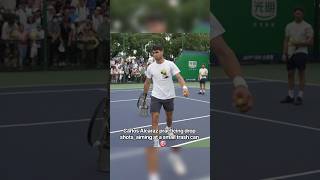 Alcaraz practicing drop shots, aiming at a trash can | Shanghai 2023 (🎥 @tennistv @ATPTour)