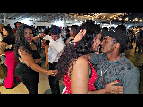 DANÇANDO COLADINHO COM MEU BEM | AS MELHORES DO BAILÃO "XOTE E VANERÃO"