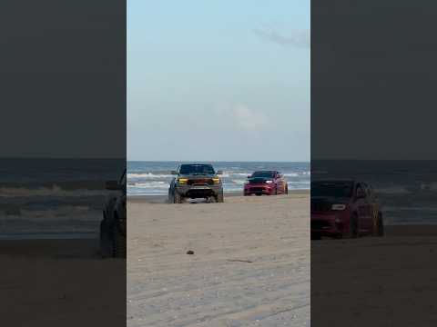🌊☁️💨Mar, cielo y caballos de fuerza…la combinación perfecta. 🐎🔥#ramtrx #jeeptrackhawk #viral