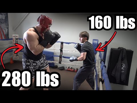 PROFESSIONAL BODYBUILDER FIGHTS AMATEUR BOXER