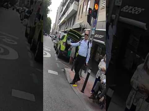?NO ENTIENDO de que se QUEJA?? #shorts #moto #madrid #semaforo