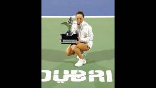 Jessica Pegula y las sensaciones. Trophy ceremony 🏆 🏆 🏆 campeona. dubai open series 2026