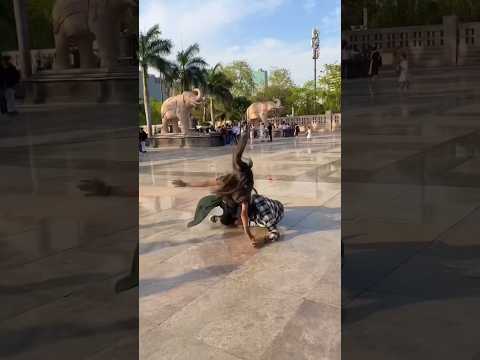 Funny reaction ??? #youtubeshort #viral #backflip #public #sorts #india #stunt #sorts ￼