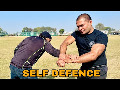 Road Fight With Commando #selfdefence #commando #missionsavenirbhaya @Commando Rider