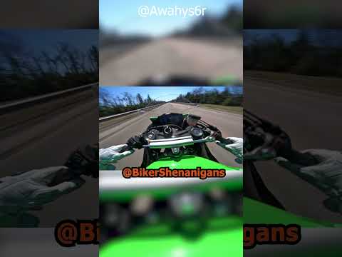 Biker FLEES from Cop in Daring Getaway! 😱🏍️