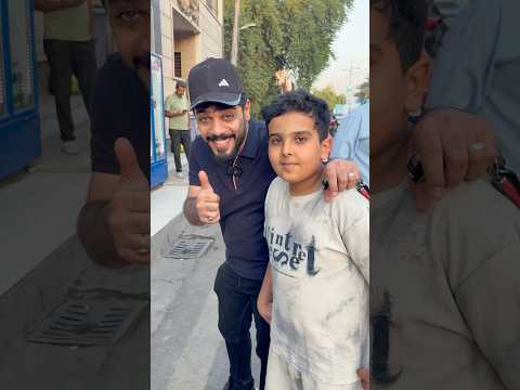 علي شاكر يوزع جوائز 😍😂