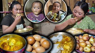 Egg & Potato curry cooking & Eating in Village || egg curry gravy || New Nepali village food vlog