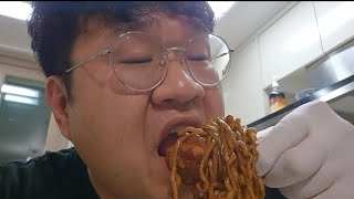 오늘 저녁은 옛날양념통닭+라파게티+페김치 먹방. Mukbang